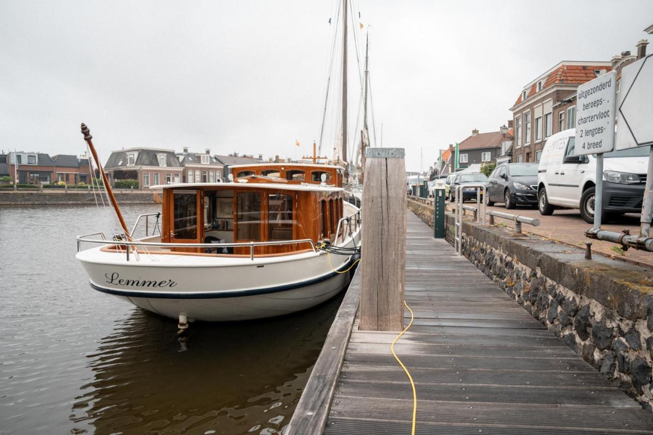Huis Aan De Haven Lemmer Buitenkant foto
