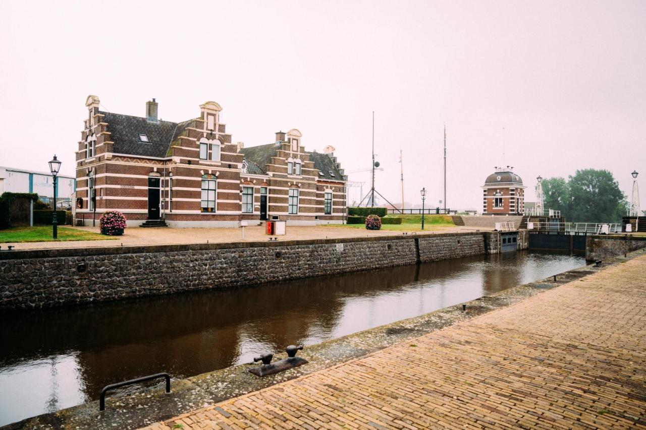 Huis Aan De Haven Lemmer Buitenkant foto